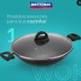 Imagem de Panela Wok Oriental Preta Antiaderente Aluminio Nacional Com Tampa 30cm