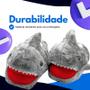 Imagem de Pantufa Tubarão Baby Shark Cinza Antiderrapante Pelúcia Fechada Bichinho Animal Confortável Infantil Chinelo De Quarto