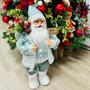 Imagem de Papai noel em pe com malha vermelha