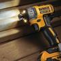 Imagem de Parafusadeira De Impacto 20v 1/4'' Brushless Dcf887b Dewalt + 1 Bat 20v 2ah