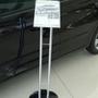 Imagem de Pedestal Porta-Folder Cromado com Base Redonda  Maki