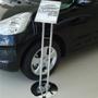Imagem de Pedestal Porta-Folder Cromado com Base Redonda  Maki