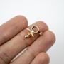 Imagem de Pingente Chupeta Erê Umbanda 1,5 cm em Metal Dourado