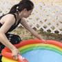 Imagem de Piscininha Redonda Infantil Inflável Com Fundo 3 Níveis Em Gomos Arco-Íris - 95L