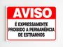 Imagem de Placa de aviso expressamente proibido permanecia de estranho