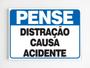 Imagem de Placa de aviso pense distração causa acidente mdf 20x29 a4