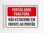 Imagem de Placa de aviso portão abre para fora não estacione na frente