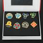 Imagem de Pokémon Gym Badges Broches Box Set Kanto Johto Hoenn Sinnoh Unova Kalos Ilhas Laranja Pins