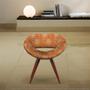 Imagem de Poltrona Beijo Floral Marrom e Laranja Cadeira Decorativa com Base Fixa