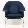 Imagem de Poltrona Womb Chair com puff linho azul marinho - Poltronas do Sul