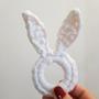 Imagem de Porta  guardanapo de crochê coelho branco