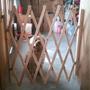 Imagem de Portao Retratil Bambu Cachorro Pet Gato Criança Bebe Cao Caes Grade Safonada Treliça Resistente Ajustavel Barramento Segurança