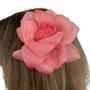 Imagem de Presilha com Flor de Rosa Grande com Brilho para Cabelo