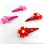 Imagem de Presilhas para Cabelo Pequenas (Tic Tac) com Enfeite Flor Pink Vermelho 4 unid (2 pares)