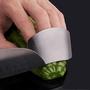 Imagem de Protetor De Dedos Em Aço Inox Para Cortar Legumes Verduras