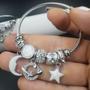 Imagem de Pulseira Bracelete Feminino Prateado Aço Inox Antialérgico Com Berloques Vários Modelos