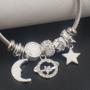 Imagem de Pulseira Bracelete Feminino Prateado Aço Inox Antialérgico Com Berloques Vários Modelos