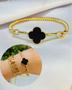 Imagem de Pulseira Bracelete Fio Torcido Rígido Pingente Flor trevo Folheado Ouro Luxo Inspiração Blogueira Virginia