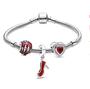 Imagem de Pulseira com Berloques de Coração e Sapatinho Vermelho