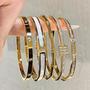 Imagem de Pulseira de Aço e Titânio Dourado para Mulheres - Design Clássico com Zircônia Inoxidável
