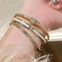 Imagem de Pulseira de Aço e Titânio Dourado para Mulheres - Design Clássico com Zircônia Inoxidável