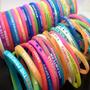 Imagem de Pulseiras da Amizade Coloridas de Silicone com Mensagens Positivas Kit com 6 Unidades Festa Lembrancinha Infantil Presente Amigas Unissex