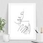 Imagem de Quadro minimalista mulher bebendo café 33x24cm - com vidro