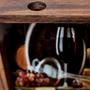 Imagem de Quadro porta rolhas rústico - taça de vinho