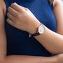 Imagem de Rélógio Feminino Dourado Pulseira de Couro Quebec Original com Colar e Brincos