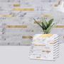 Imagem de Revestimento para Backsplash de Cozinha Art3d Volakas White com Detalhes Dourados