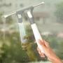 Imagem de Rodo Gatilho Spray Puxa Água E Armazena Produto Prático Limpa Vidros