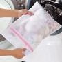 Imagem de Saco Protetor Para Lavar Roupa Intima Com Ziper