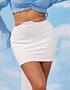 Imagem de Saia feminina branca cintura alta detalhe corrente dia e noite mini tendência verão