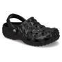 Imagem de Sandália crocs classic geometric clog black