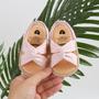 Imagem de Sandálias Infantis Antiderrapantes com Laço - Sapatos de Princesa para Primeiros Passos (5 Pares)