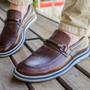 Imagem de Sapato Casual Mocassim Social Loafer Couro Masculino Forro Couro Extremo Conforto Versátil Marrom