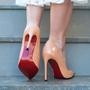 Imagem de sapato sola vermelha scarpin nude bico fino salto alto 12 cm de altura novo tamanho 35