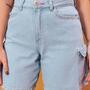 Imagem de Short jeans cargo feminino cor clara