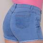 Imagem de Shorts Jeans Plus Size com Elastano e detalhes trançados na perna. Moda Blogueira