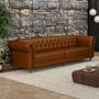 Imagem de Sofá Living Sala de Estar Stanford Chesterfield 3 Lugares 260cm Pés de Madeira Couro Caramelo G58 - Gran Belo