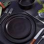 Imagem de Stone Lain Coupe Dinnerware Set, Serviço Para 8, Preto Fosco, 32 Peça