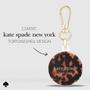 Imagem de Suporte AirTag kate spade new york com clipe de anel dourado Tortoiseshell