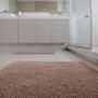 Imagem de Tapete Banheiro Antiderrapante Microfibra 50x70 Bolinha Bege Joy Kapazi Luxo Lavável