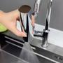 Imagem de Torneira de cozinha em cascata com pulverizador de puxar para baixo, Torneira de cozinha escovada com pulverizador de 3 modos, torneira de pia de cozinha giratória de aço inoxidável 360