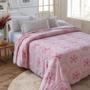 Imagem de Transforme Seu Quarto: Colcha Aveludada Rosa em Lançamento
