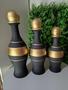 Imagem de *trio de garrafas pino para decoração na cor preta com dourado fosco