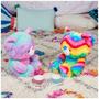 Imagem de Ursinho de Pelúcia GUND Kai Rainbow 30cm - Brinquedo para Crianças Acima de 1 Ano