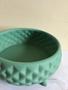Imagem de Vaso cachepo com pés decorativo em cerâmica verde fosco 12x21cm
