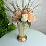 Imagem de Vaso centro de mesa cobre com pedestal e arranjo floral