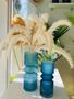 Imagem de Vaso de vidro relevo detalhado azul